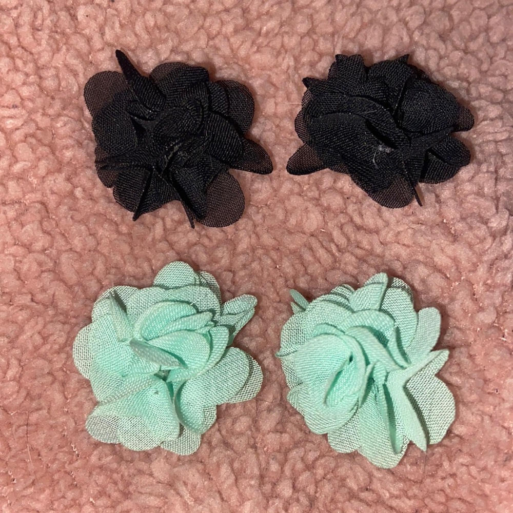2 PAIR OF EARRINGS. Read Description 🤍